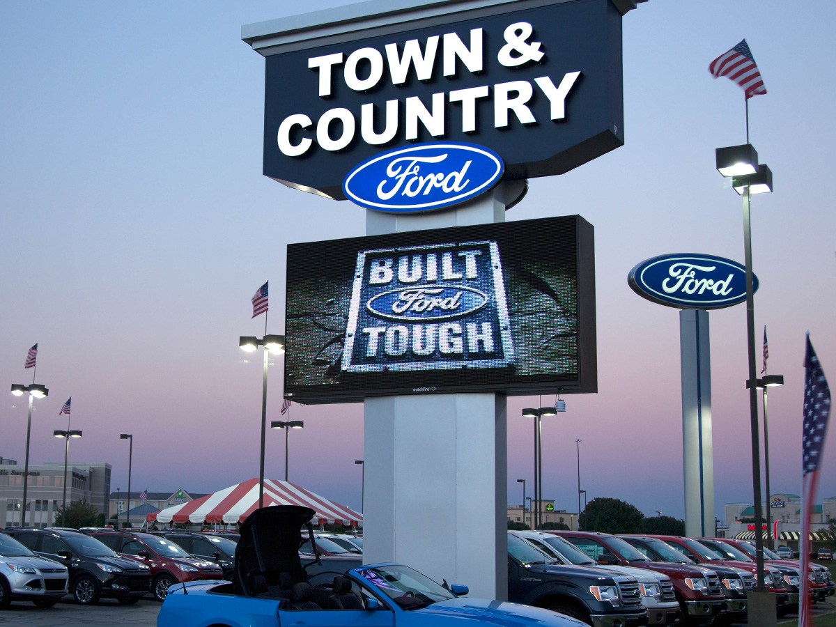 custom lighted led pole pylon sign